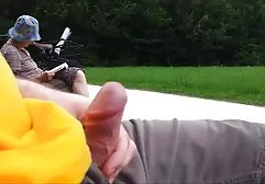 Sie ist so verlockend, so attraktiv, dieses Bein! Ich möchte sie küssen ... und allmählich steigen Küsse vom nur xxx gratis Fuß auf das verführerische Höschen