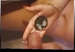 Die Brünette kümmert sich nicht um einen kleinen Schwanz oder nicht, die Hauptsache ist ihre nackt xxx Zufriedenheit