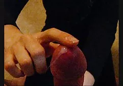 Ein Mann verbreitete free handy porn tube eine Schlampe für Sex, stellte sich als Regisseur vor und fickte ein albernes Mädchen auf dem Tisch