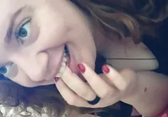 Die Brünette hat es nicht porn tube handy eilig, sich vollständig auszusetzen, denn sie weiß, dass ein schöner Striptease einen Mann zu einem robusten und starken Partner macht