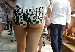 Die vollbusige Blondine kam zur Nachtsession und schaute sich aufgeregt Pornos an, so dass sie anfing, ihre Muschi direkt im Flur zu streicheln. gratis porn chat Es wurde von anderen Zuschauern gesehen und riss die Schönheit ab