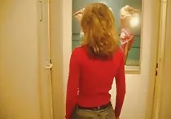Brünette leckt die Finger in hd porn gratis cum