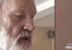 Hübscher Teufel fickte einen besorgten Kerl cam porn kostenlos