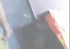 Turnerin auf der Brücke in Pose 69, liebt es, einen Schwanz zu mollig xxx streicheln