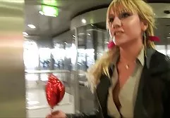 Blondine quält ihre Muschi mit einem free porn filme Vibrator