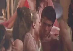 Zunächst zeigte sie, xvideos kostenlos wie sie masturbieren kann, und der Typ filmte alles sorgfältig auf einem Camcorder