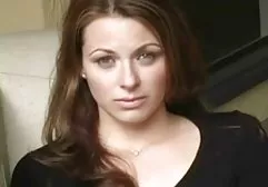 Sexy Mutter beim Frauenarzttermin. Verdorbener Doktor klettert seine gratis porn xxx Finger in alle ihre Sprünge