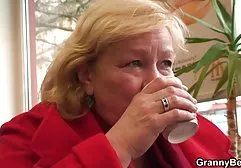 Junge Leila bekommt Sperma porn tube handy auf dicke Titten