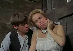 Ein Mädchen mit einer free bukakke porn enormen Inspirationszahl von ihren Liebkosungen zu saugen ist einfach atemberaubend