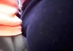 Die nackt xxx Schlampe bläst tief bevor sie fickt