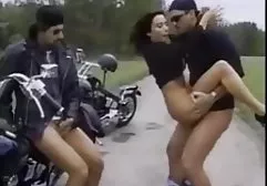 Der Masseur zog eine dicke frauen xxx süße Kundin mit einem Krebstier