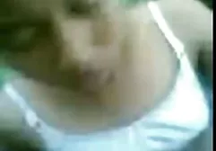 Kleine kostenloseporno xxx Dame sieht zum ersten Mal so einen großen Schwanz