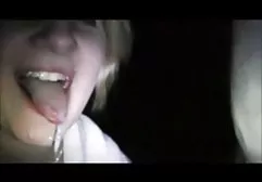 Junger Mann fickte eine geile Oma auf xvideos kostenlos dem Bett