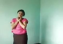Die vollbusige Mutter interessierte sich für einen jungen Mann und ließ ihn in ihr Auto, wo sie anfing, in vollen Zügen frech zu xxxvideos kostenlos werden